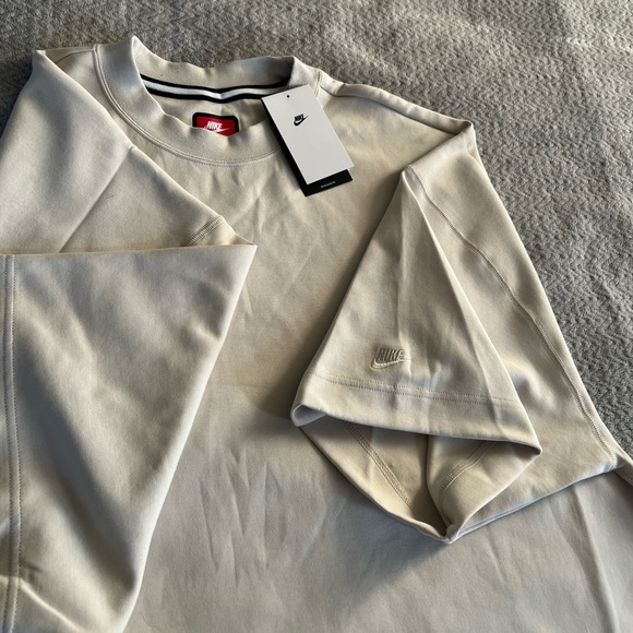 NWT Nike Tech Shirt - Picture 7 of 12